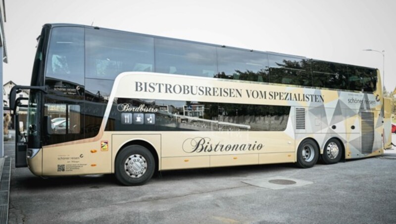 Außen funkelt der Bistrobus in Gold und Silber. (Bild: Markus Wenzel)