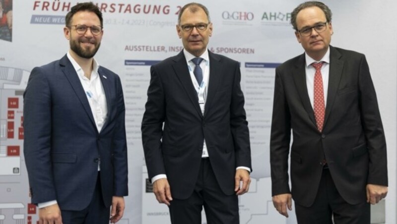 Pflege-Experte Harald Titzer (AKH Wien), Ewald Wöll (KH Zams) und OeGHO-Präsident Wolfgang Hilbe (Wilhelminenspital) stellten bei der Tagung in Innsbruck einige Neuerungen vor. (Bild: Stefan Voitl)