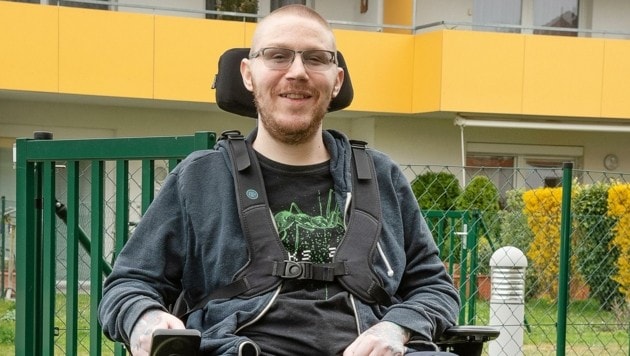 Seit seinem 14. Lebensjahr sitzt Eisenkölbl im Rollstuhl, am Arbeiten hinderte ihn das aber nicht. (Bild: DORISSEEBACHER)