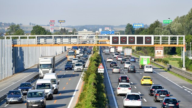 Land OÖ baut etwa die Kreuzung bei den Autobahnauffahrten in Ansfelden um (Bild: Dostal Harald)
