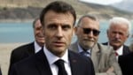 El presidente francés, Emmanuel Macron, se dirigió a los periodistas a su llegada a Savines-Le-Lac.  (Imagen: AFP)
