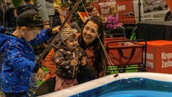 Kids können am „Krone“-Stand nicht nur Bikes ausprobieren, sondern sich auch im Fischen versuchen - kommt vorbei! (Bild: Wallner Hannes)