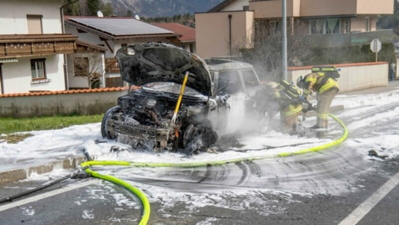 Die Florianijünger bekämpften die Flammen (Bild: Zeitungsfoto.at/Team)