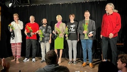 Die Teilnehmer des ersten Abends im Theatercafé (Bild: Hannah Michaeler)