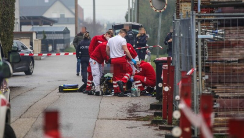 Das Opfer wurde wiederbelebt, starb aber kurz darauf im Krankenhaus. (Bild: laumat.at/Christian Schürrer, Krone KREATIV)