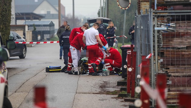 The victim was resuscitated but died shortly afterwards in hospital. (Bild: laumat.at/Christian Schürrer, Krone KREATIV)