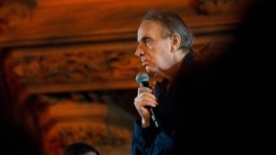 Michel Houellebecq gilt als Enfant terrible der französischen Literaturszene, seine Romane sind nicht immer politisch korrekt. (Bild: APA/AFP/GUILLAUME SOUVANT)