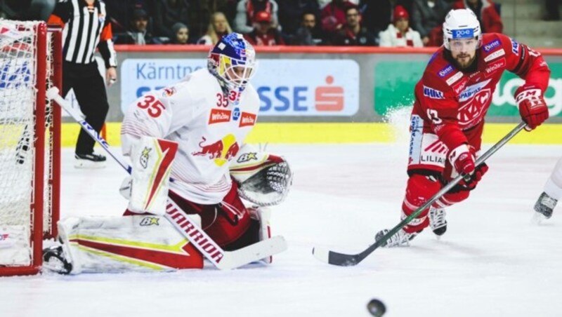 Tolvanen (Salzburg) und Bukarts (KAC) (Bild: GEPA pictures)