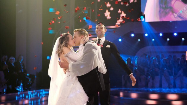 Ein Hochzeitswalzer und ganz viel Liebe bei Missy May, Ehemann Andreas Wanasek und Profi Dimitar Stefanin. (Bild: ORF)