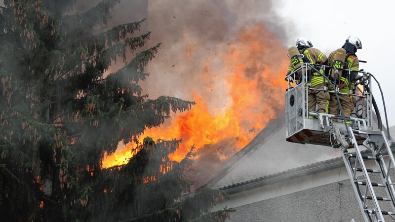 Am 1. April 2023 brannte die Rösselmühle (Bild: Christian Jauschowetz)