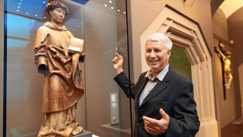 Der künstlerische Leiter Michael Braunsteiner im Gotik-Museum (Bild: Juergen Radspieler)