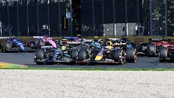Brisantes Duell zwischen Lewis Hamilton und Max Verstappen (Bild: APA/AFP/Paul CROCK)