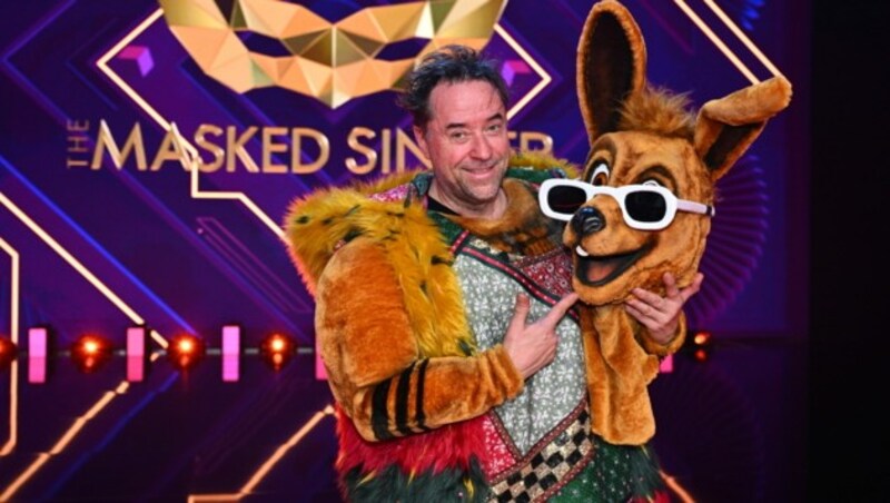 Jan Josef Liefers, der unter der Maske des Känguru steckte, wurde bei „The Masked Singer“ als erster Promi enttarnt. (Bild: Pro7/Willi Weber)