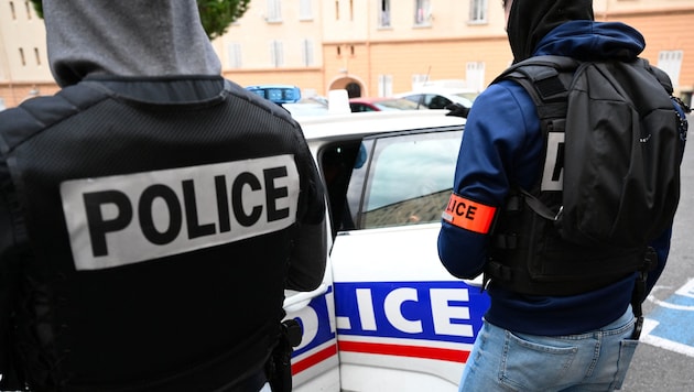 Uyuşturucu ekibinin kendisi de bir polis baskınına konu oldu. (Bild: Christophe SIMON / AFP (Symbolbild))