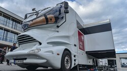 Der futuristische Lab Truck, ein mobiles Testlabor, tourte durch Tirol. (Bild: Hubert Berger)