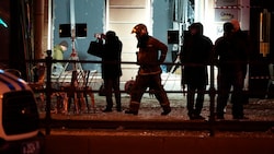 Russische Sicherheitskräfte ermitteln am Tatort. (Bild: ASSOCIATED PRESS)