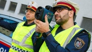 Die Polizei richtet ihr Visier auch heuer auf Raser. Doch viele ausländische Verkehrssünder kommen ungeschoren davon. (Bild: Rojsek-Wiedergut Uta)