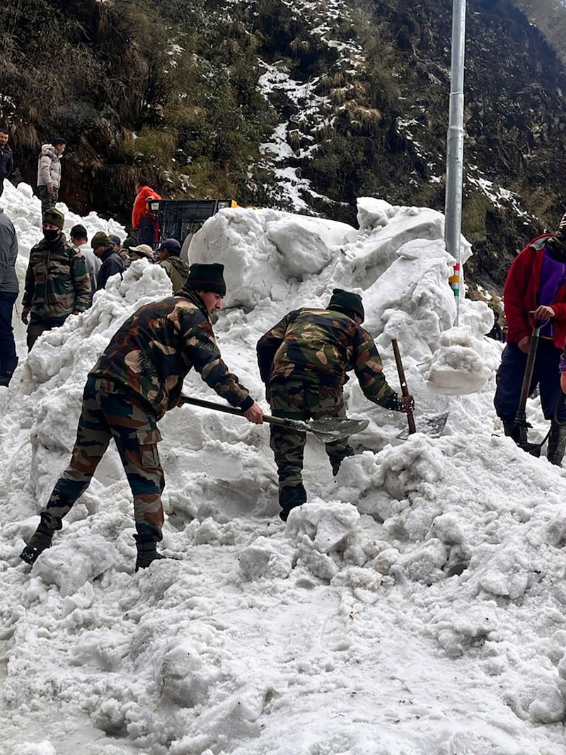 Die Lawine ging in der Nähe des Gebirgspasses Nathu La an der indo-chinesischen Grenze ab. (Bild: Indian Army via AP)