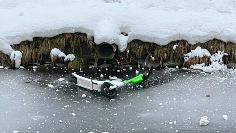 Roller geraten immer wieder in das Visier von Rowdys. Wie hier vergangenen Winter am Lendkanal. (Bild: Hronek Eveline)