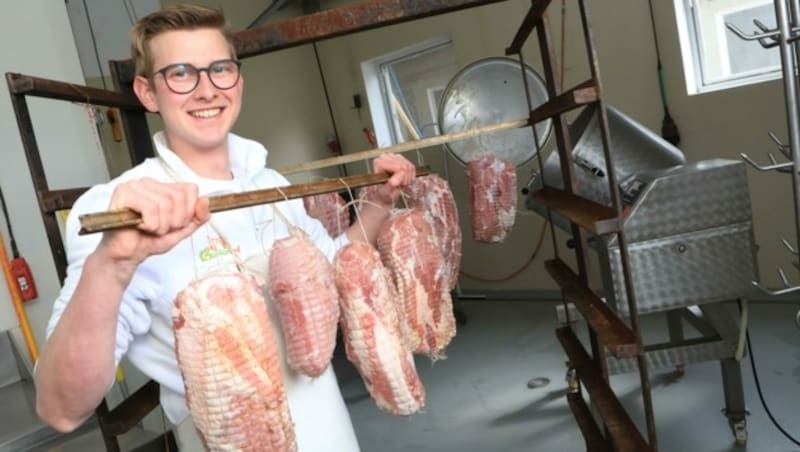 Johannes Rohrer ist Fleischer aus Leidenschaft. In Lind im Drautal betreibt er mit seiner Familie den Bauernhof mit einem Hofladen. (Bild: Rojsek-Wiedergut Uta)