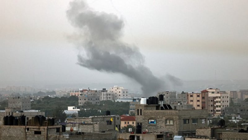 Rauchwolken nach einem israelischen Luftschlag über Gaza-Stadt (Bild: APA/AFP/MAHMUD HAMS)