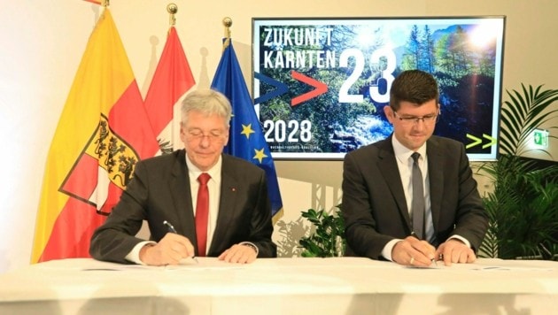 Los líderes del partido en la firma.  (Imagen: Rojsek-Wiedergut Uta)