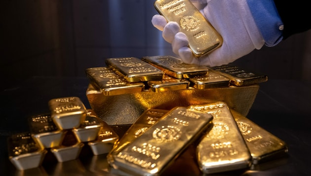 Der Goldpreis steigt weiter Richtung Allzeithoch. (Bild: APA/dpa/Sven Hoppe)