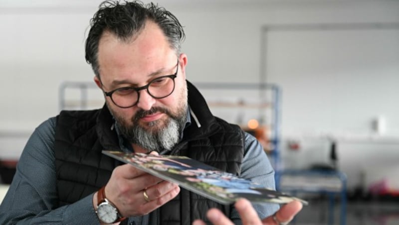 Roman Schmidinger leitet die Produktion, in der die Hochsaison ab Anfang Oktober beginnt. (Bild: Markus Wenzel)