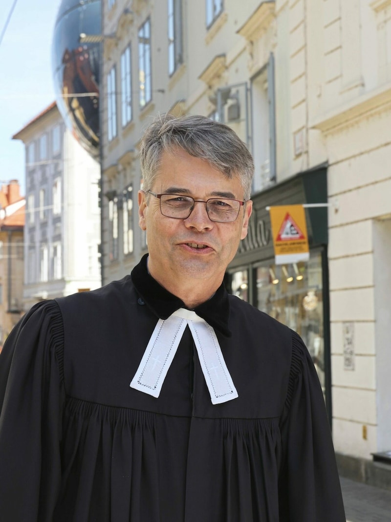 Superintendent Wolfgang Rehner am Rande der Fußwaschung am Gründonnerstag in Graz (Bild: Christian Jauschowetz)