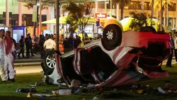 Am Freitagabend rammte ein Mann mit einem Auto mehrere Passantinnen und Passanten in Tel Aviv. (Bild: Ahmad Gharabli/AFP)