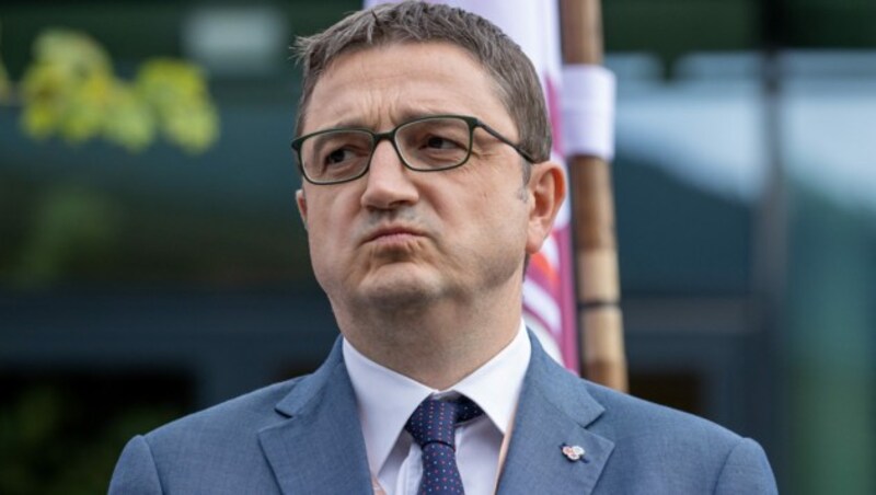 Maurizio Fugatti, Präsident der Provinz Trentino, berief am Samstag eine Krisensitzung im Regierungskommissariat ein - vier Bären sollen nun „entnommen“ werden. (Bild: APA/EXPA/JOHANN GRODER)