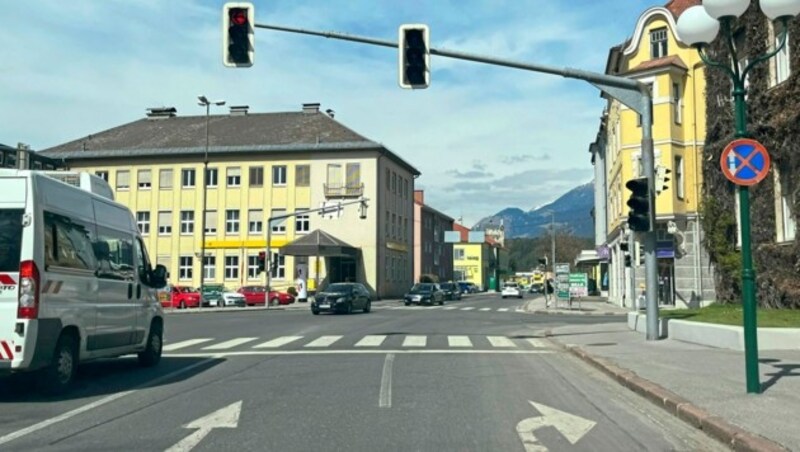 Vor der BH Spittal wird ein Kreisverkehr entstehen (Bild: Elisa Aschbacher)