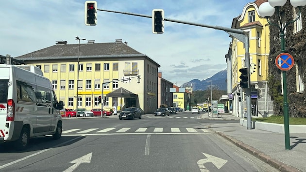 Vor der BH Spittal wird ein Kreisverkehr entstehen (Bild: Elisa Aschbacher)