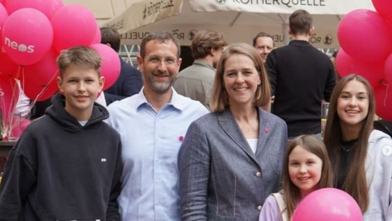 Andrea Klambauer und Gatte Florian, der ebenfalls politisch tätig ist, lernten sich 1996 während des Studiums in Wiener Neustadt kennen. Das Paar hat drei gemeinsame Kinder. (Bild: instagram/andrea_klambauer)