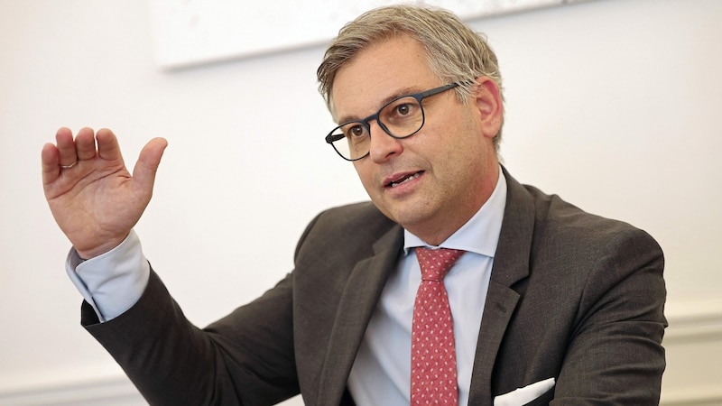 Finanzminister Magnus Brunner: „Es ist ein Akt der Fairness, dass den arbeitenden Menschen mehr Netto vom Brutto bleibt.“ (Bild: Peter Tomschi)
