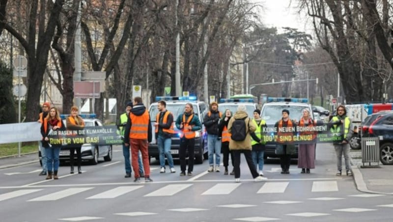 Die letzte Aktion in der steirischen Landeshauptstadt Ende März ging nur wenige Meter weiter von der ersten am Burgring über die Bühne - in mobiler Form. (Bild: Christian Jauschowetz)