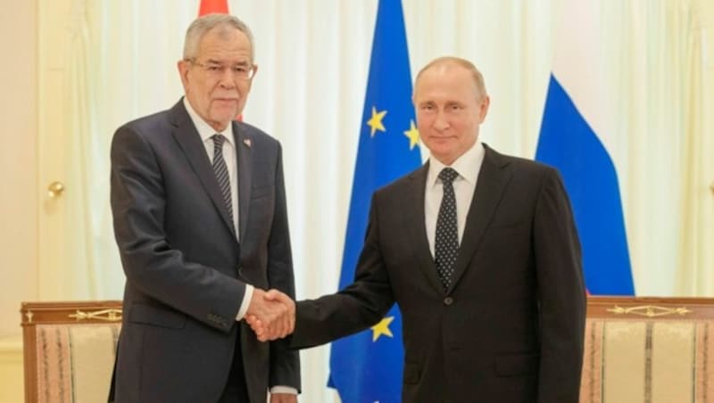 Bundespräsident Alexander Van der Bellen (li.) mit Russlands Präsident Wladimir Putin (Bild: Peter LECHNER)