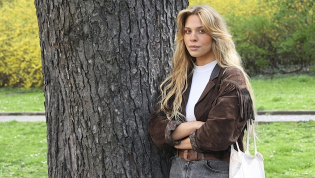 German climate activist Anja Windl reports on the terrible diagnosis during her detention in Vienna. (Bild: Christian Jauschowetz)