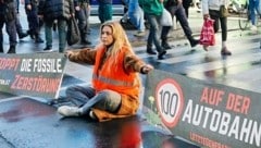 Anja Windl ist ein bekanntes Gesicht unter den Klimaklebern. Die Aktivistin war bereits in Deutschland in Haft. Seit Oktober blockieren Aktivisten der Letzten Generation immer wieder den Verkehr. (Bild: Sepp Pail)