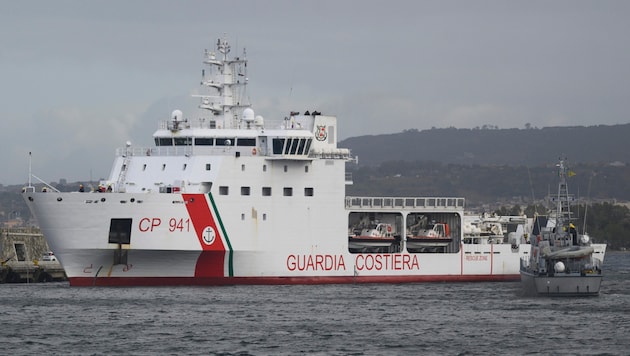 Italy's coast guard (Bild: AP)