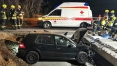 Das Auto steckte völlig fest. (Bild: FF Mauthausen)