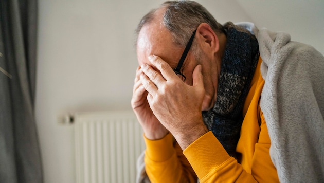 Existenzängste, psychische Belastungen: Für viele Österreicher ist das Leben in unruhigen Zeiten nicht leichter geworden. (Bild: Daniel Ingold / Westend61 / picturedesk.com)