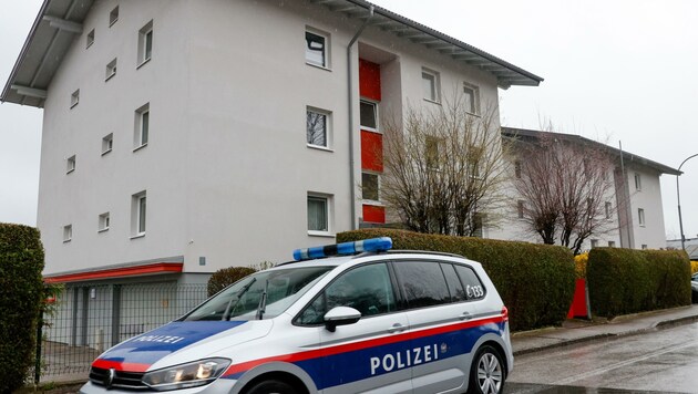 In diesem Wohnhaus in Henndorf passierte die Bluttat. (Bild: Tschepp Markus)