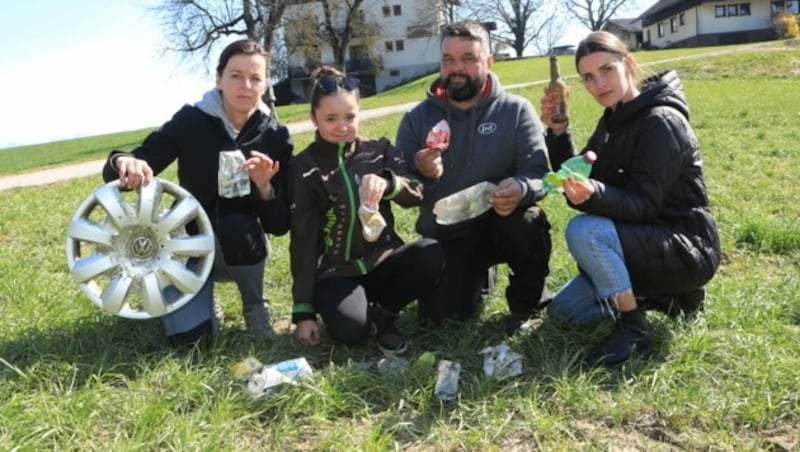 Gemeinsam mit der Bauernfamilie Wellik begab sich die „Krone“ auf Müllsammeltour. (Bild: Rojsek-Wiedergut Uta)