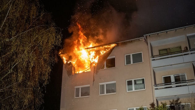 Eine Wohnung des Mehrparteienhauses stand in Vollbrand (Bild: Kerschbaummayr Werner)