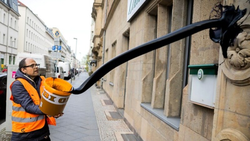 Diesmal hatten es die Klimaaktivisten auf die FDP-Bundeszentrale in Berlin abgesehen. (Bild: APA/dpa/Christoph Soeder)