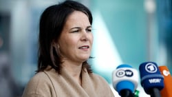 Der Besuch in China ist die wohl bisher heikelste Mission für Deutschlands Außenministerin Annalena Baerbock. (Bild: APA/AFP/Kenzo TRIBOUILLARD)