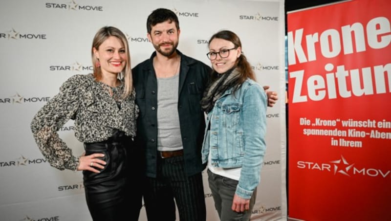 Andrea Würflinger und Petra Treml (r.) freuten sich über das Foto mit Otto Jaus. (Bild: Markus Wenzel)