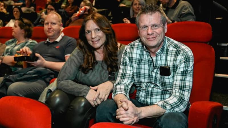 Manfred und Sabine Hießl aus Wolfern waren dank „Krone“-Gewinnspiel in Wels live dabei. (Bild: Markus Wenzel)