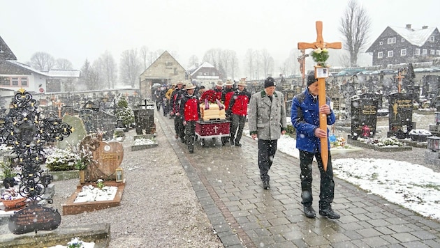 Mathias Schrempf wurde am Donnerstag in seiner Heimatgemeinde Ramsau zu Grabe getragen. (Bild: Pail Sepp)